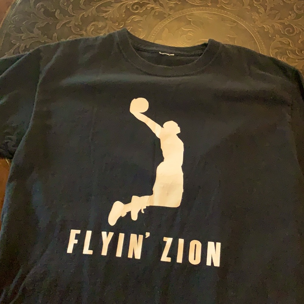 Zion boys shirt xl
